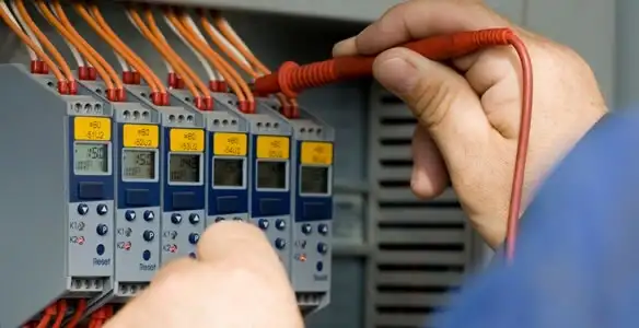 electrical contractors performing professional electrical system testing and configuration in Des Moines, IA