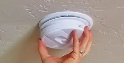 Smoke detector installation service ensuring home safety in Des Moines, IA